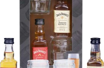 5cl Jack Daniels Tennessee Fire Whiskey (35% ABV) & 5cl Jack Daniels Tennessee Honey Whiskey (35% ABV) with 2 Mini Barrel Shot Glasses