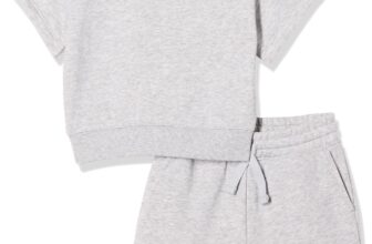 Amazon Essentials Boys Relaxed Fit Sweatshirt and Shorts Set, Pack of 2