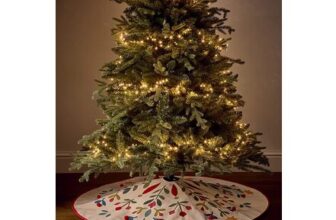 Floral Design Christmas Tree Skirt (FREE C&C)