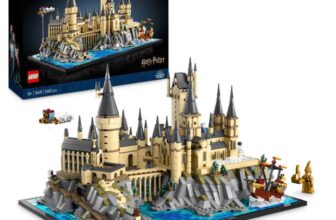 LEGO Harry Potter Hogwarts Castle with Castle Grounds 76419