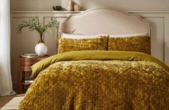 Lusture Pinsonic Duvet Cover & Pillowcase Set Single/Double (£8.75). Free C&C Only