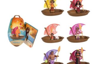 Moana Wayfinder Wonders Toy Set with Doll and Canoe