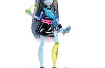 Monster High Frankie Stein Doll: Cropped Sweater, Skirt, Watzie JHK31