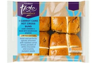 Sainsburys 4 Carrot Cake Hot Cross Buns 260g (Nectar)