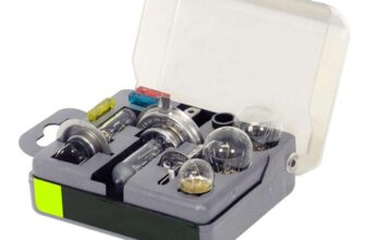 Sakura Emergency Bulb Kit – Fits Most Vehicles – 7 Bulbs 3 Fuses