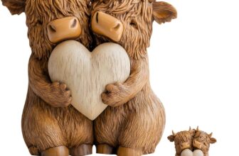 2D Highland Cow Ornaments, 20 18 Cm Scottish Home Decor Accessories, Heart-Shaped Cow Figurine for Living Room And Office Display, Highland Cow Ornament for Giving/Special Occasions
