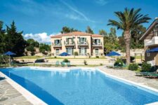 7nts sc Kefalonia -2 adults and 1 child £128.05pp – Nikos Apartments Lassi, Kefalonia, fr Gatwick 7 May inc 10kg luggage and underseat bag
