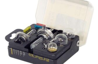 AA Compact Universal Car Bulb/Fuse Kit AA0552 – Includes Popular Halogen Bulbs H1 (448) H4 (472) H7 (499)