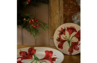 Amaryllis Medium Dinner Plate, 8.5 Inch