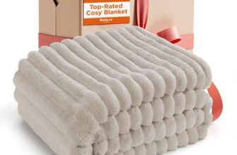 Bedsure Fleece Throw Blanket for Sofa – Fluffy Cosy Warm Blankets 130x170cm with checkout discount Sold by Bedsure EU / FBA – Prime deal