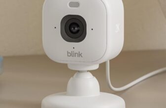 Blink Mini 2K (newest gen) Indoor Plug-in Home Security Camera Pet camera with 2K video resolution 4x Zoom Colour night vision Works with Alexa 1 camera White