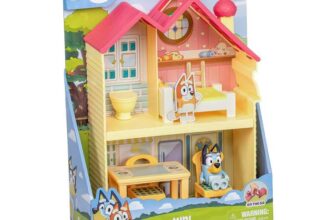 Bluey Mini Home Playset Compact House Playset With Carry Handle Three Different Rooms, Includes Figure With 5 Play Pieces