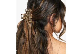 Boohoo Gold Shell Cut out Claw Clip