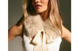 Cream Tie up Faux Fur Collar