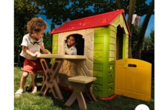 Deluxe Play House with Table and Chairs