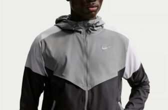 EXCLUSIVEMens Nike Windrun Jacket in Smoke Grey/Blk with code