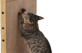 FUKUMARU Cat Scratcher, 68 cm L Shape Cat Scratch Pad Wall Mounted, Cat Scratching Cardboard with Ball Toy for Indoor Cats