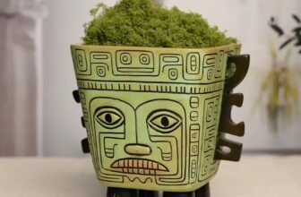 Ghost Face Planter Pots for Indoor Plants, 6 Inch Plant Pot with Drainage, Solid Flower Pots with Handles and Legs, Unique Pen Holder for Desk Decoration Succulent Pots for Home Decor