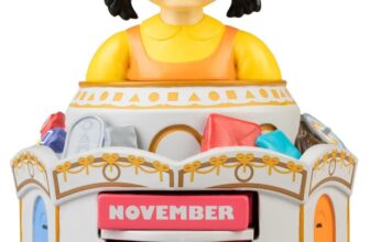 Grupo Erik Perpetual Calendar – Squid Game Merch Desk Calendar, Home Office Desk Accessories, Home Decor Accessories Young-Hee Squid Game Gifts