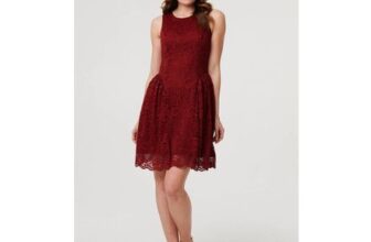 Izabel London – Lace Layer Sleeveless Short Skater Dress