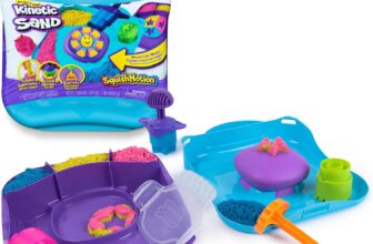 Kinetic Sand, SquishMotion Playset with 453g Pink, Yellow, Blue Play Sand, Stamper & 5 Tools, Reusable Storage Case, Sensory Toys for Kids Aged 5