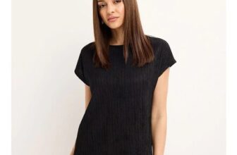 Ladies Black Plisse Top