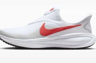 Nike Revolution 8 EasyOn Trainers – Various sizes