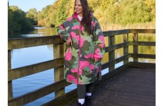 OHS Adults Water Resistant Camo Sherpa Drying Robe – Green/Pink