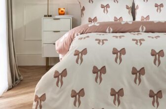OHS Bow Bedding, for Women Super Soft Warm Cosy Bow Print Single Duvet Cover Set Girls Comfy Microfibre Reversible Single Bedding Set with Pillowcase, Ivory/Mink