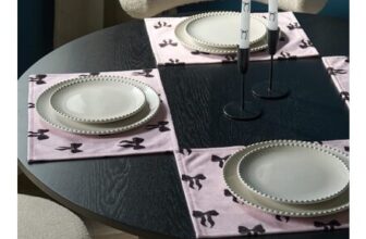 OHS Bow Print Light Pink Placemats (4-Pack)