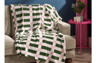 OHS Geometric Print Ultra Soft Throw – Green/Pink