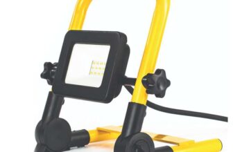 Status Sorento 10W LED Portable Work Light, 800lm, IP65 Weatherproof Adjustable Twin-Pivot with 13A UK Plug for Site