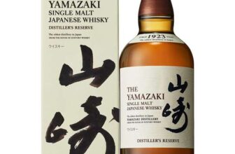 Suntory Japanese Whisky – Yamazaki Distillers Reserve – Bordeaux, Sherry & Mizunara Casks – Cherry, Raspberry & White Peach. 70 cl. 43% ABV