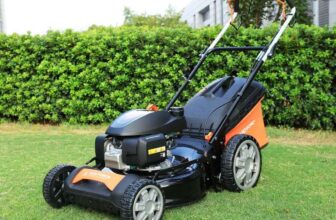 YardForce 167cc Honda Engine 51cm Self-Propelled Petrol Lawn Mower