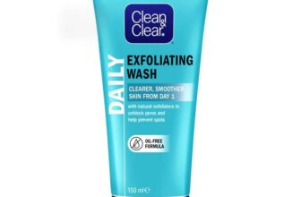 3 x Clean and Clear Exfoliating Daily Wash, 150ml (£3.56 max s&s)