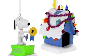 Hallmark Storied Moments, SNOOPY Ornament, PEANUTS Tree Decoration, Resin Hanging Ornament, Christmas Hanging Ornament, Gifts for Christmas