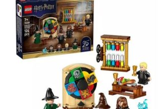 LEGO Harry Potter Hogwarts Castle: Sorting Hat Ceremony 76460