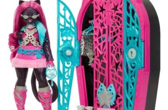Monster High Skulltimate Secrets Catty Noir Doll Set with Closet
