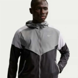 EXCLUSIVEMens Nike Windrun Jacket in Smoke Grey/Blk with code